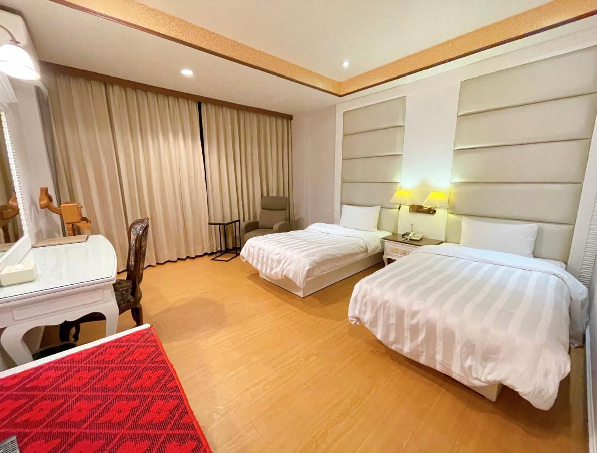 Wenpin Hotel - Pier 2 Kaohsiung Exterior foto