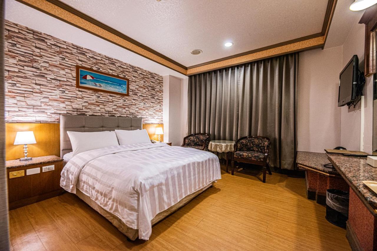 Wenpin Hotel - Pier 2 Kaohsiung Exterior foto